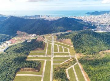 Terreno · 300m² · Terreno à Venda em Condomínio Fechado, 300m², Colinas de Camboriú Village, Camboriú, SC