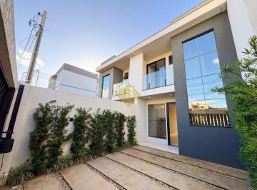Casa · 130m² · 3 Quartos · 2 Vagas · Sobrado com sobra de terreno com excelente localização
