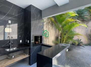Casa · 150m² · 3 Quartos · 2 Vagas · Casa com 03 quartos, sendo 01 suíte, cozinha com planejados completo, área gourmet e 02 vagas de gar