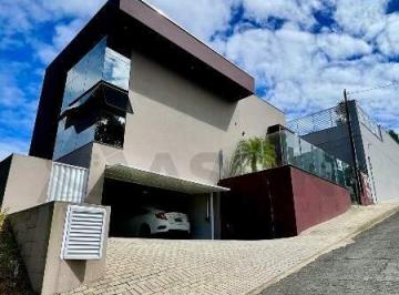 Casa · 333m² · 3 Quartos · 2 Vagas · Casa de Alto Padrão, com 1 suíte + 2 quartos a 5 minutos do Centro de Brusque