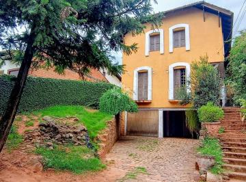 Casa · 306m² · 4 Quartos · 2 Vagas · Sobrado 4 dormitórios, lareira, suite e closet , piscina e 2 vagas no centro de Esteio