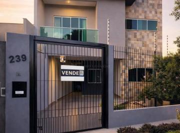 frente · Sobrado residencial