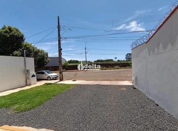 Comercial · 300m² · Galpão disponível para locação no bairro Segismundo Pereira em Uberlândia-MG