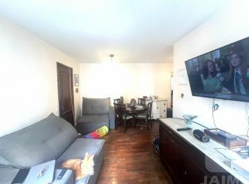 Apartamento · 84m² · 2 Quartos · 1 Vaga · Apartamento ensolarado com dois dormitórios, dependência para funcionários e 1 vaga.