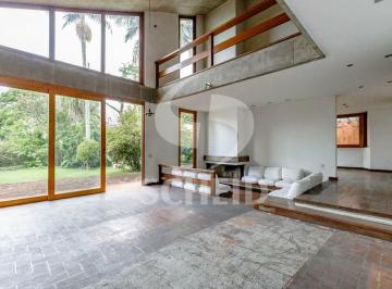 Casa · 505m² · 5 Quartos · 3 Vagas · Casa para locação com 5 quartos, 2 suítes, lareira, muito jardim, 3 vagas de garagem