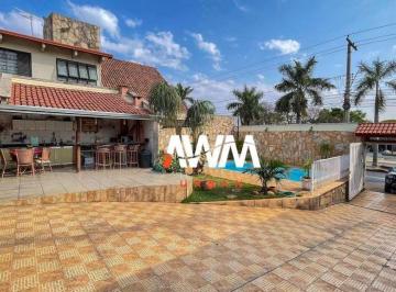 5f6c0fd1f204afee8f1072801ba33f24db6f2b5d · Casa Ampla com Piscina e Varanda Gourmet – 3 Suítes | 225 m² | 6 Vagas | R$ 750.000,00