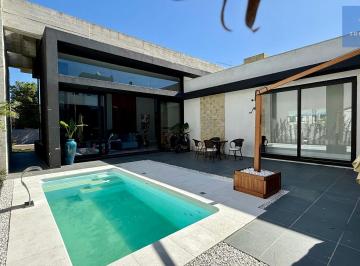 Casa · 204m² · 4 Quartos · 2 Vagas · Casa no Condomínio fechado Velas da Marina