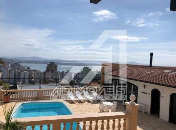 Casa de 3 quartos, Florianópolis · Casa com vista para o mar, piscina e área de lazer na Agronômica