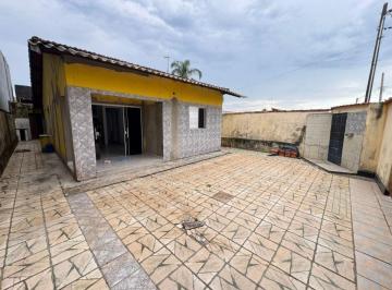Casa de 3 quartos, Itanhaém · Casa com 3 quartos e espaço para piscina em Itanhaém.