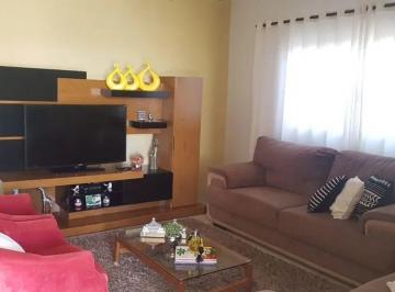 Casa de 3 quartos, Rio Verde · Casa à Venda no Parque das Laranjeiras (Prolongamento) | 3 Suítes e Área de Lazer.