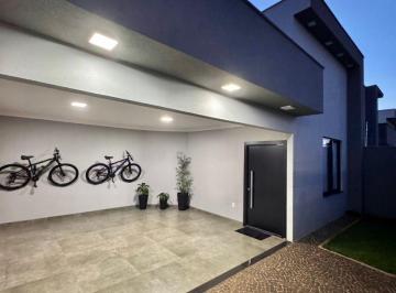 Casa de 3 quartos, Rio Verde · Casa de alto padrão à venda no Solar dos Ataídes II com piscina aquecida e 3 quartos.