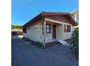 Casa · 63m² · Terreno à venda com Casa em madeira = ótima localização em Canela/RS