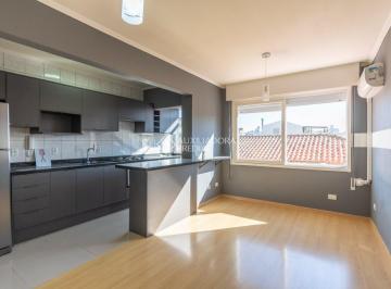 Apartamento · 56m² · 2 Quartos · 1 Vaga · EXCELENTE APARTAMENTO REFORMADO DE 2 DORMITÓRIOS SEMI MOBILIADO COM VAGA COBERTA