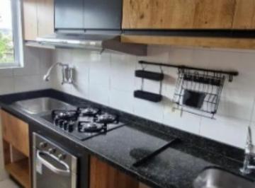 Foto 01 · Apartamento à venda na Cidade Industrial semimobiliado com 2 quartos, 1 banheiro e vaga de garagem -