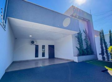 Casa de 3 quartos, Rio Verde · Casa à venda no Residencial Interlagos com 155 m², 3 quartos, área gourmet e armários planejados.