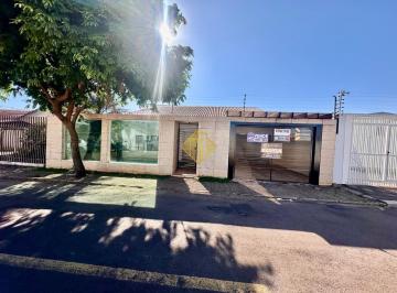 Casa · 234m² · 3 Quartos · 2 Vagas · Casa acmpla com sobra de terreno!