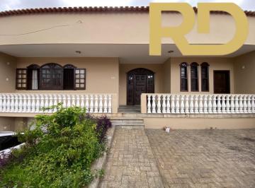 Comercial · 376m² · 3 Quartos · 8 Vagas · Casa com arquitetura atemporal e múltiplas possibilidades