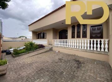 Comercial · 376m² · 3 Quartos · 8 Vagas · Casa com arquitetura atemporal e múltiplas possibilidades