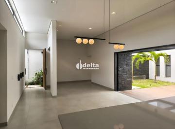 Casa · 360m² · 3 Quartos · 4 Vagas · Casa em condomínio com 3 suítes disponível para locação e venda no bairro Lagoinha em Uberlândia-MG.