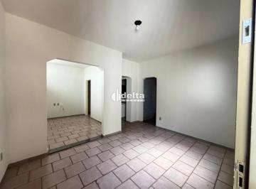Casa · 400m² · 3 Quartos · 2 Vagas · Casa residencial com 3 quartos sendo 1 suíte, disponível para venda no bairro Tibery em Uberlândia M