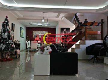 Casa · 370m² · 3 Quartos · 3 Vagas · Casa no Pq. Renato Maia, com piscina, excelente localização