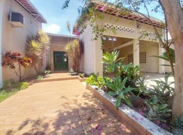 Casa · 334m² · 4 Quartos · 3 Vagas · Maravilhosa Casa Linear , 617m² de terreno,4 Quartos, com Piscina !