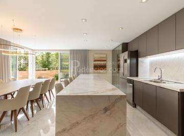 Casa · 630m² · 5 Quartos · 6 Vagas · Linda residência de 5 dorm 4 vagas cobertas no Alphaville Graciosa Pinhais PR