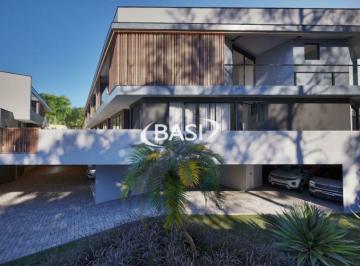 Casa · 209m² · 3 Quartos · 3 Vagas · Casa em Condominio Alto Padrao.