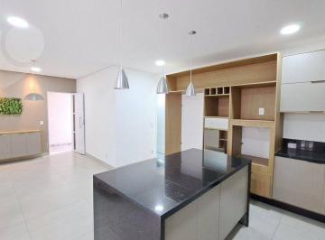 9d0c49dbef2ce7cd96c126600801d302b6e7c271 · Casa de 300m2 em centro de terreno com 3 quartos, reformada, e com muito espaço externo.