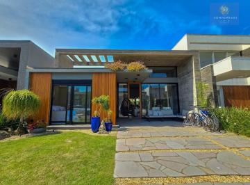 Casa · 150m² · 4 Quartos · 2 Vagas · Casa à venda no bairro Marina - Xangri-Lá/RS