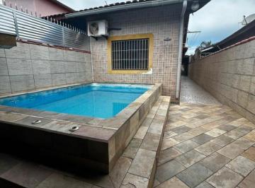 Casa de 2 quartos, Itanhaém · Casa com piscina e área gourmet em Itanhaém.