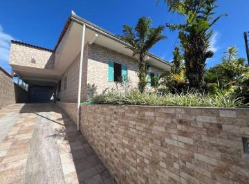 Casa · 90m² · 4 Quartos · 3 Vagas · Excelente Casa Com 04 Dormitórios (Sendo 01 Suíte) - Região Central!
