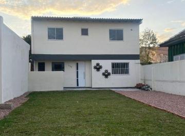 Casa · 90m² · 2 Quartos · 3 Vagas · Sobrado de 2 dormitórios ambos suíte! a poucos metros do centro do bairro.