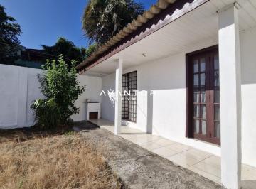 Casa · 72m² · 1 Quarto · 2 Vagas · Casa com 1 quarto, 1 banheiro social ,sala e cozinha integrados , área de serviç