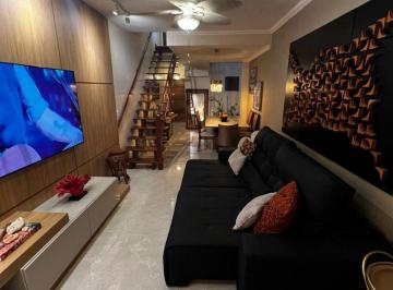 Casa de 2 quartos, Cabo Frio · Decorada Casa Duplex nas Palmeiras c/ 2 Quartos, sendo 1 Suíte com 110m² à Venda