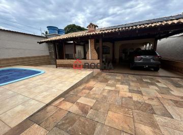 Casa de 4 quartos, Brasília · Quadra 4 Sobradinho - Ótima casa em lote de 525 m²
