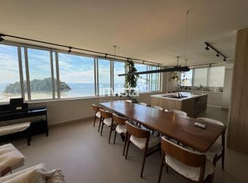 Apartamento · 190m² · 4 Quartos · 1 Vaga · Prédio pé na Areia com vista panorâmica 180° Graus de toda a orla de Santos e São Vicente.