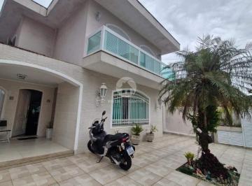 Casa · 156m² · 3 Quartos · 2 Vagas · Sobrado com Piscina à venda no bairro da Aparecida em Santos/SP