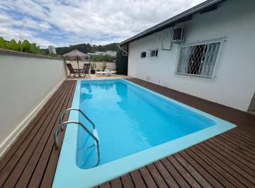 Casa · 260m² · 3 Quartos · 3 Vagas · Casa à venda em Guaramirim (Centro) - 3 Quartos, 1 Suíte, 260m², 3 Vagas