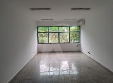 Comercial · 30m² · Sala Comercial na Av. Água Fria: Visibilidade e Conforto para seu Negócio