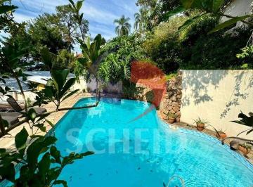 Casa · 960m² · 5 Quartos · 1 Vaga · Casa de condomínio a venda de 960,00m² útil, com 5 quartos na Praia da Lagoa