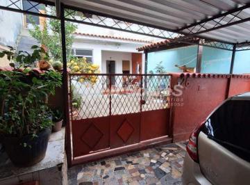 Casa · 90m² · 2 Quartos · 1 Vaga · Casa de vila linear com 2 quartos garagem em Magalhães Bastos.