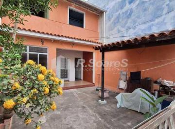 Casa · 90m² · 2 Quartos · 1 Vaga · Casa de vila desocupada com 2 quartos garagem em Magalhães Bastos.