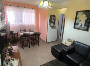 Apartamento · 80m² · 2 Quartos · 1 Vaga · Dois dormitórios, elevador e portaria 24 hs. Garagem sufic.