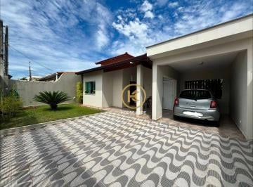 84989b0e2e4d2314b11416f3d6789299e56464b3 · Casa à venda com 2 dormitórios, sendo 1 suíte, edícula e amplo terreno a 1km da praia no Cidade Nova