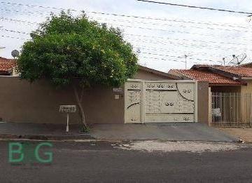 26855e37975ea4416288ae82963d76a0fb92deae · Casa com 3 dormitórios à venda, 62 m² por R$ 88.983,70 - Centro - Guapiaçu/SP