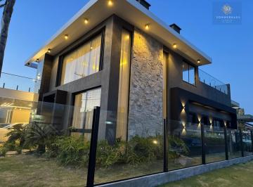 Casa · 251m² · 3 Quartos · 2 Vagas · Casa a venda em Capão da Canoa