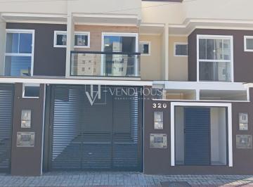 Foto 01 · Imperdível Sobrado à Venda em Balneário Piçarras-SC, Bairro Itacolomi: 3 Quartos, 1 Suíte, 1 Sala, 3