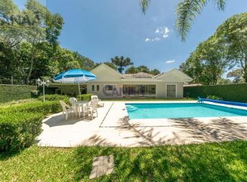 Foto 01 · Casa à venda na cidade de Campo Largo-PR, bairro Ferrari: 3 quartos, 2 suítes, 3 salas, 4 banheiros,