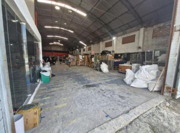 Comercial , São Vicente · Galpão á venda com 710 M² de Área Construída em ótimo estado de conservação.
